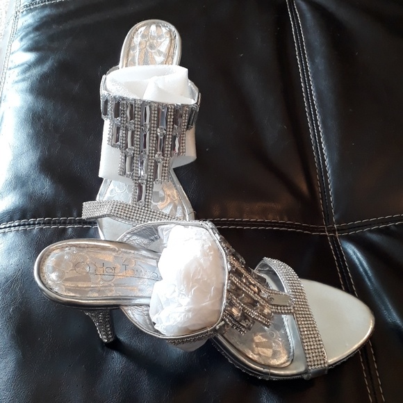 shoes - Picture 2 of 3